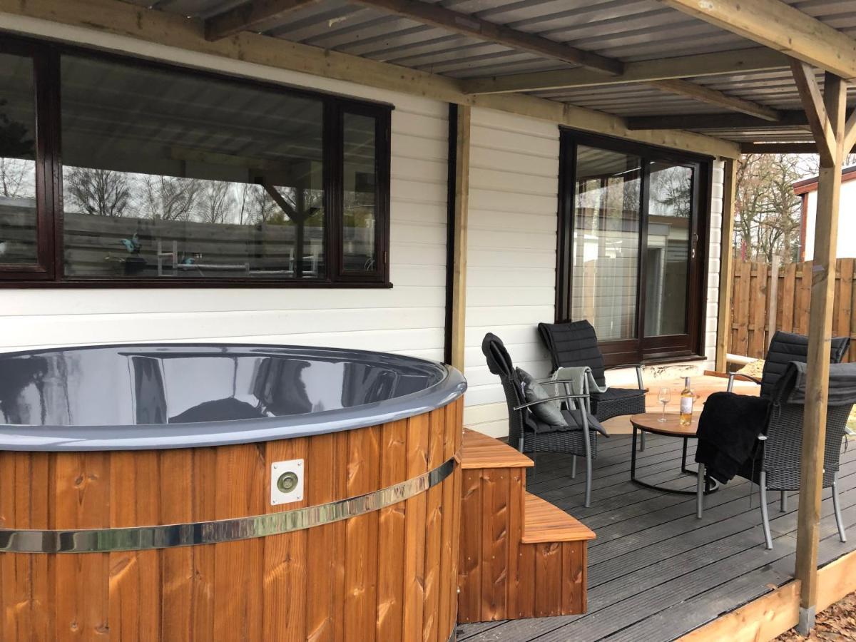 פוטן Hottub Forest Chalet Op De Veluwe! מראה חיצוני תמונה